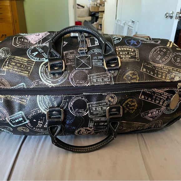 Sydney Love Travel Duffle Bag – Passport Stamp Print - Picture 6 of 10